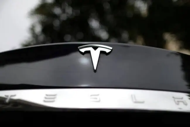 テスラモデルXの値段はいくら?新車・グレード別価格情報