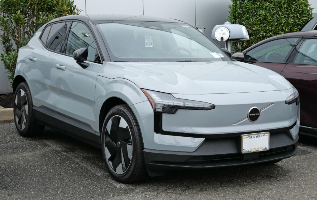 ボルボ一番小さいガソリン車との違い